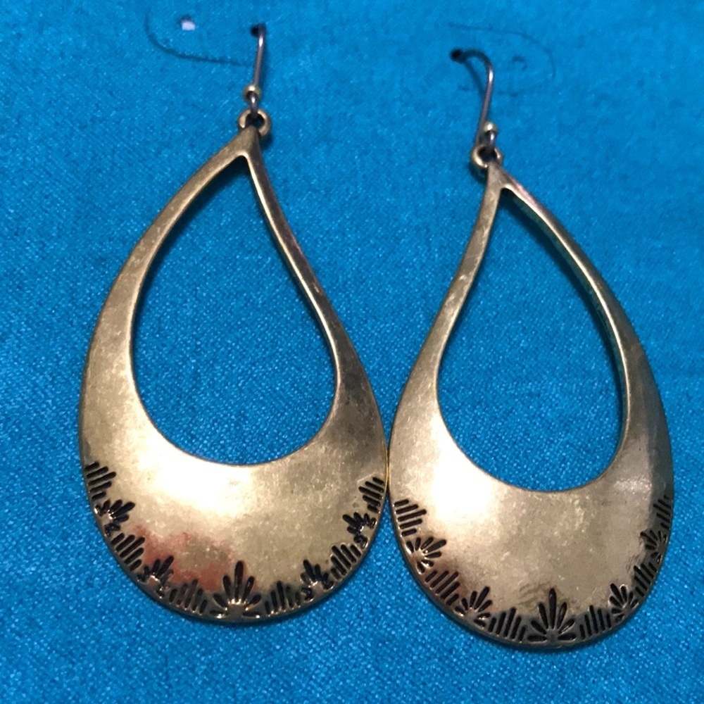Lucky Brand Hoop tear drop earrings Gold